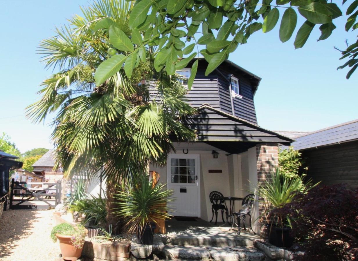 Hunston Mill Self Catering Dog Stay For Free ชิชิสเตอร์ ภายนอก รูปภาพ