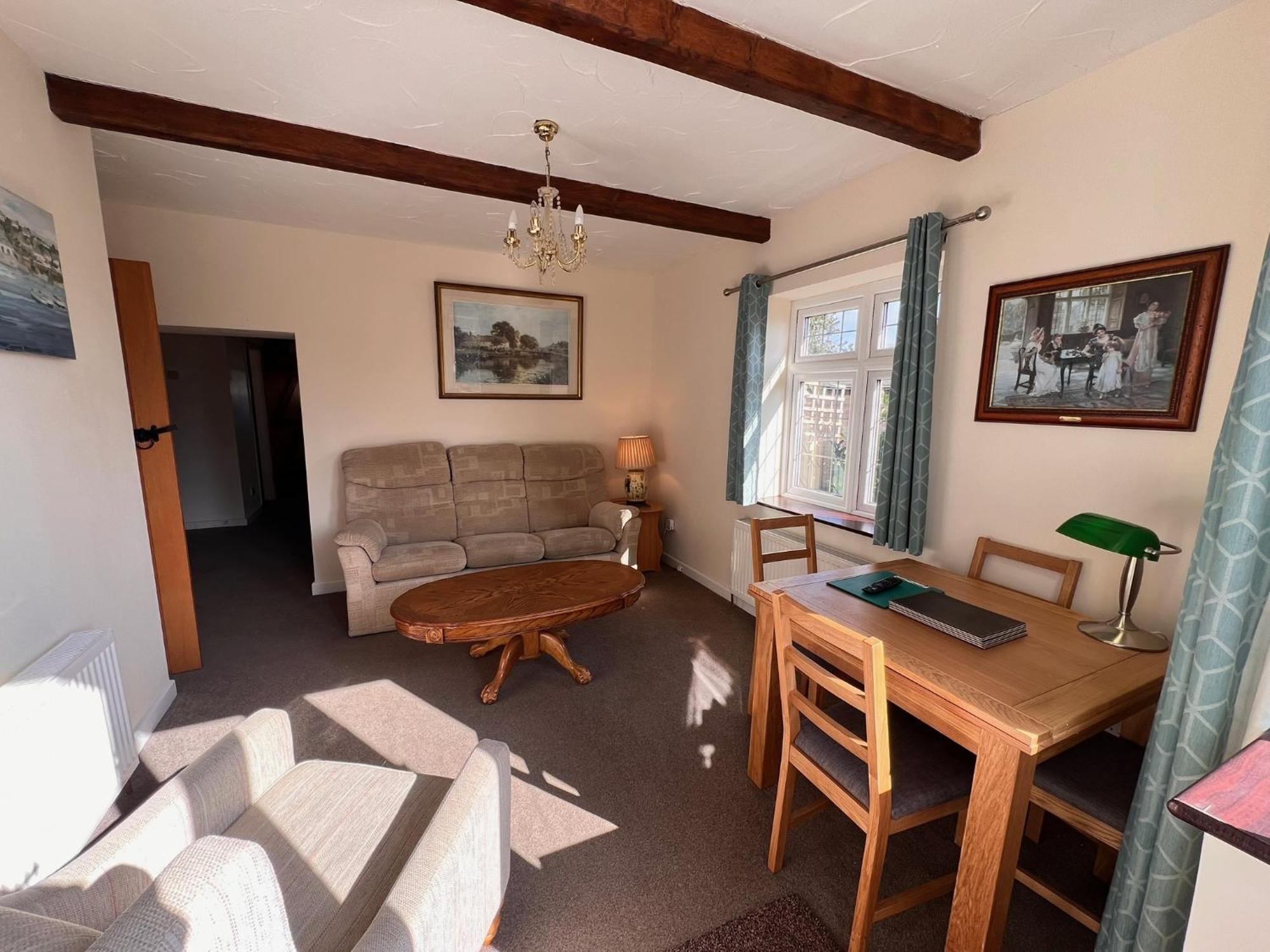 Hunston Mill Self Catering Dog Stay For Free ชิชิสเตอร์ ภายนอก รูปภาพ