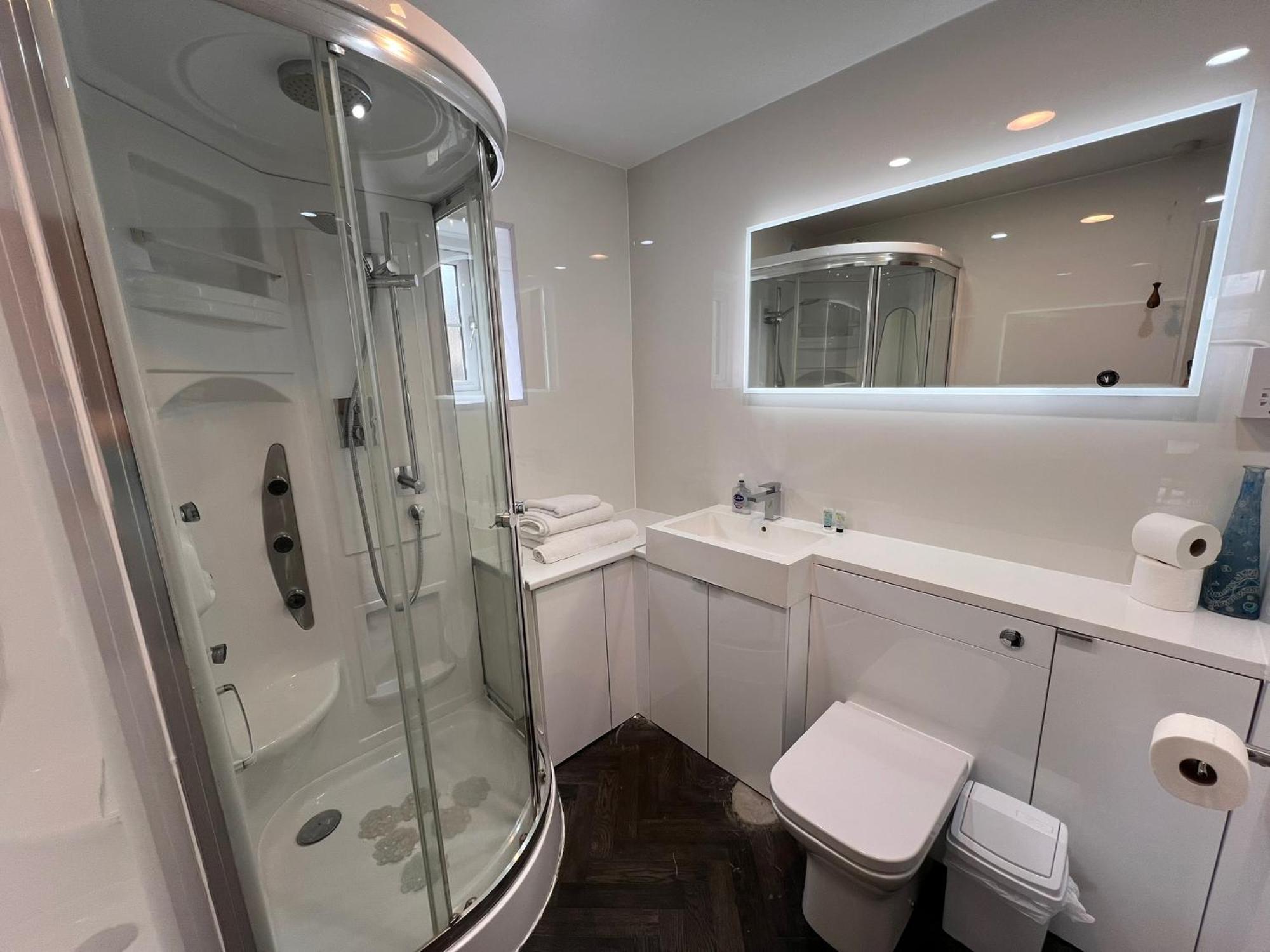 Hunston Mill Self Catering Dog Stay For Free ชิชิสเตอร์ ภายนอก รูปภาพ