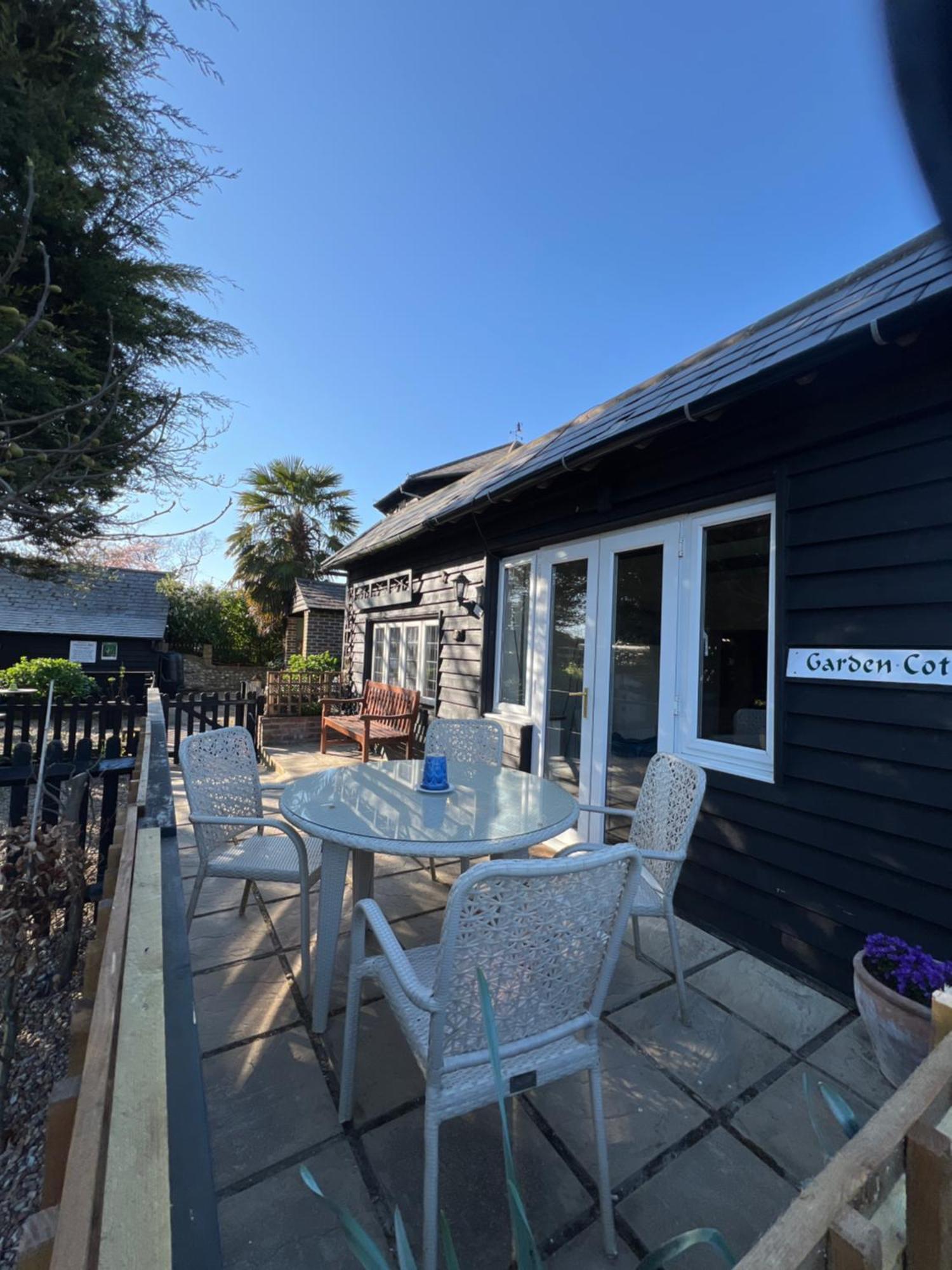 Hunston Mill Self Catering Dog Stay For Free ชิชิสเตอร์ ภายนอก รูปภาพ